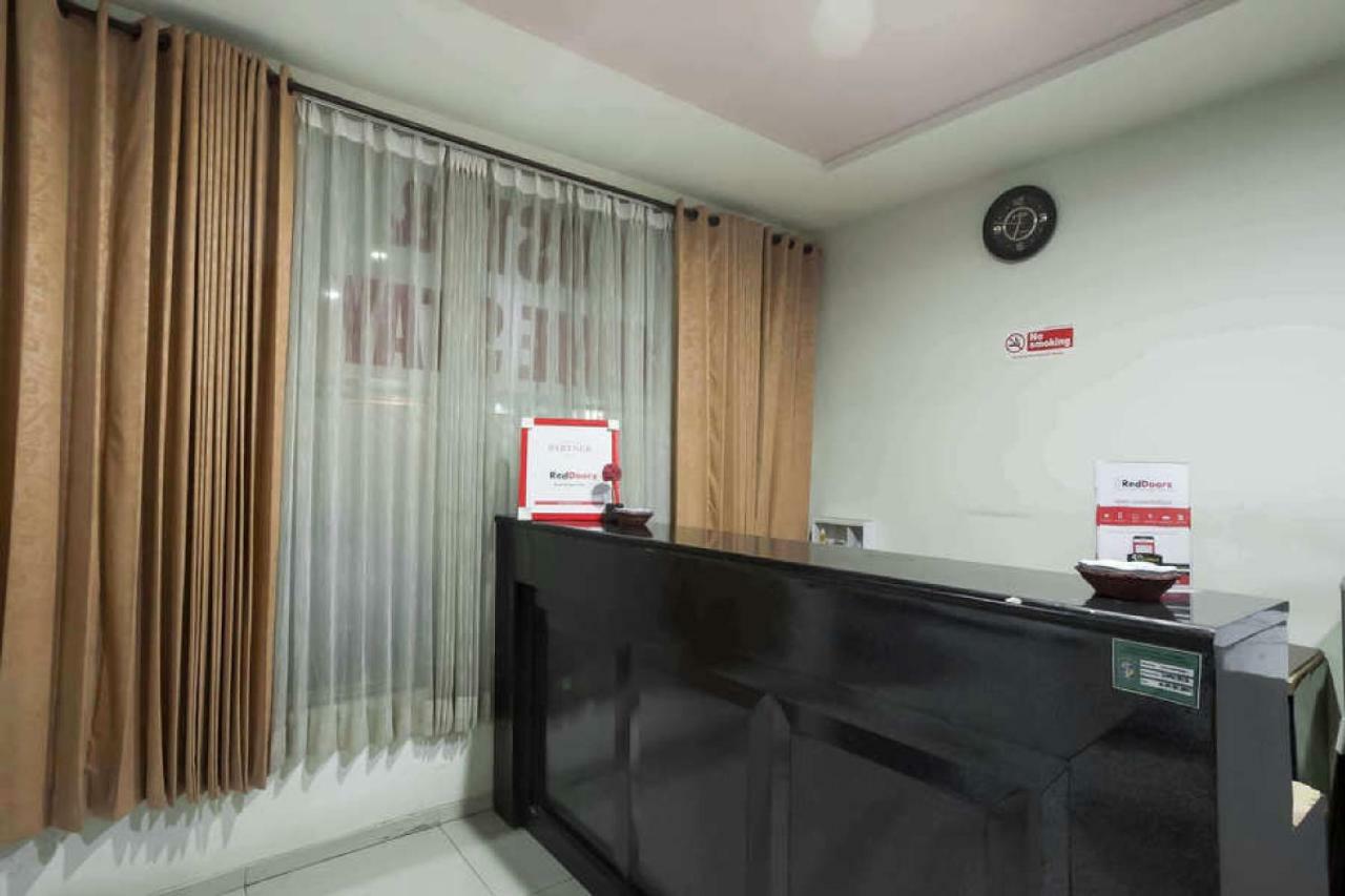 Reddoorz @ Panglima Sudirman Hotel Сурабая Екстериор снимка