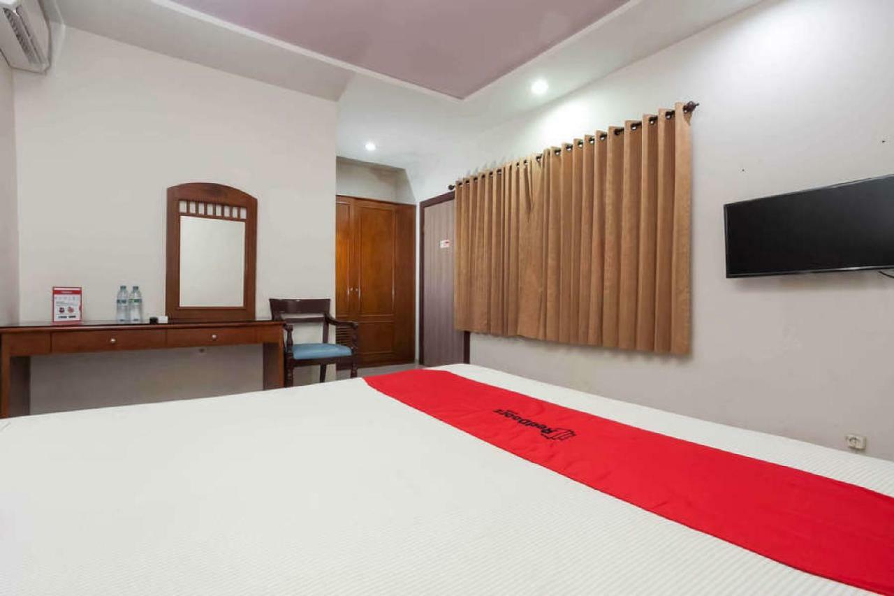 Reddoorz @ Panglima Sudirman Hotel Сурабая Екстериор снимка